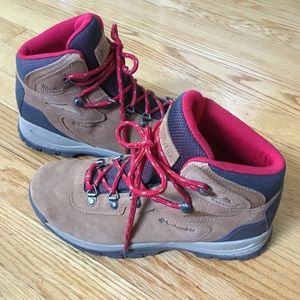 Columbia hiking boots women’s size 8